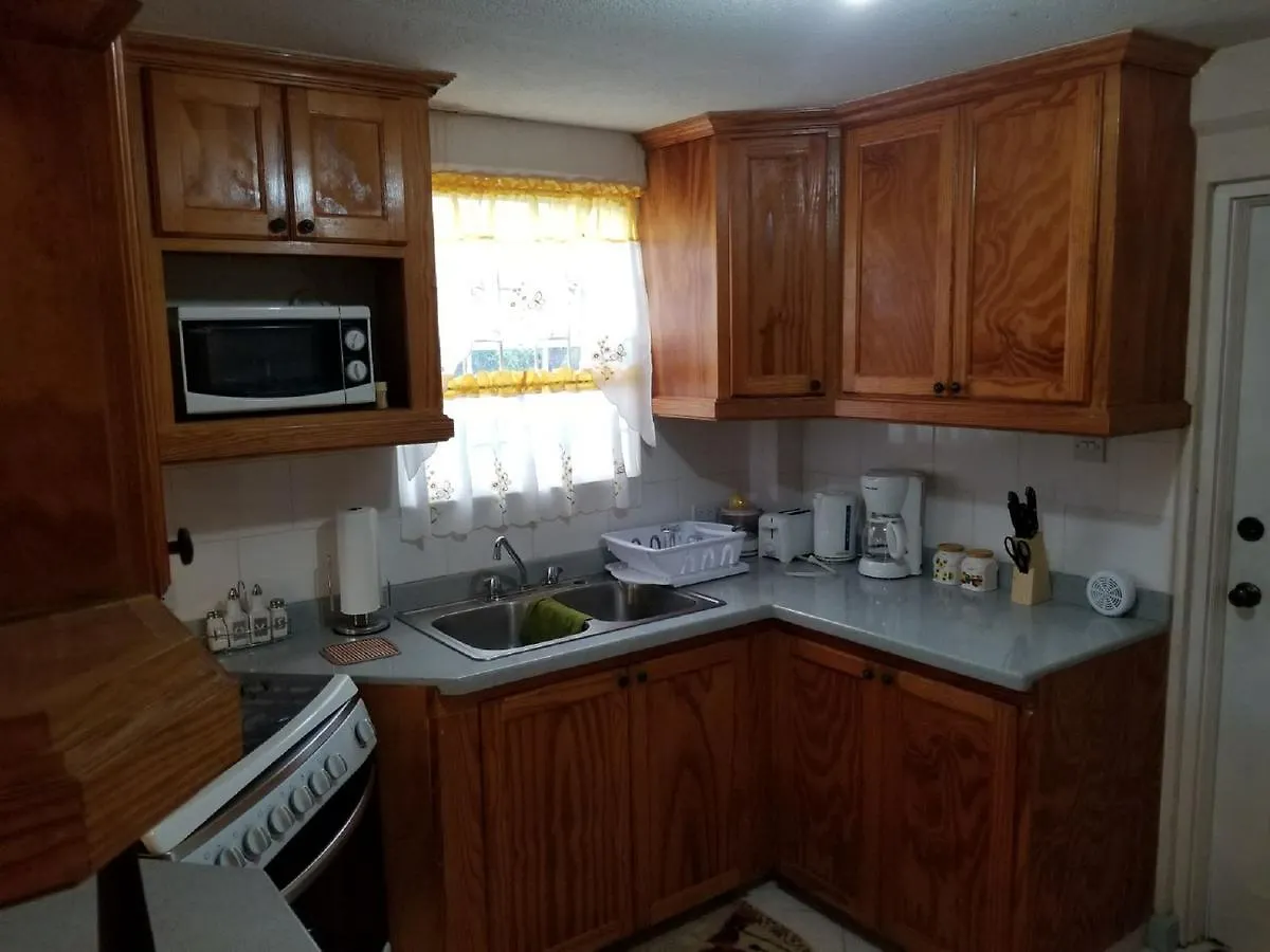 Breezy Apts Saint Philip