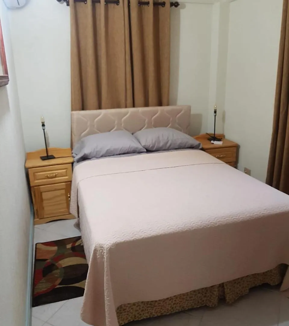 Breezy Apts Saint Philip Apartament